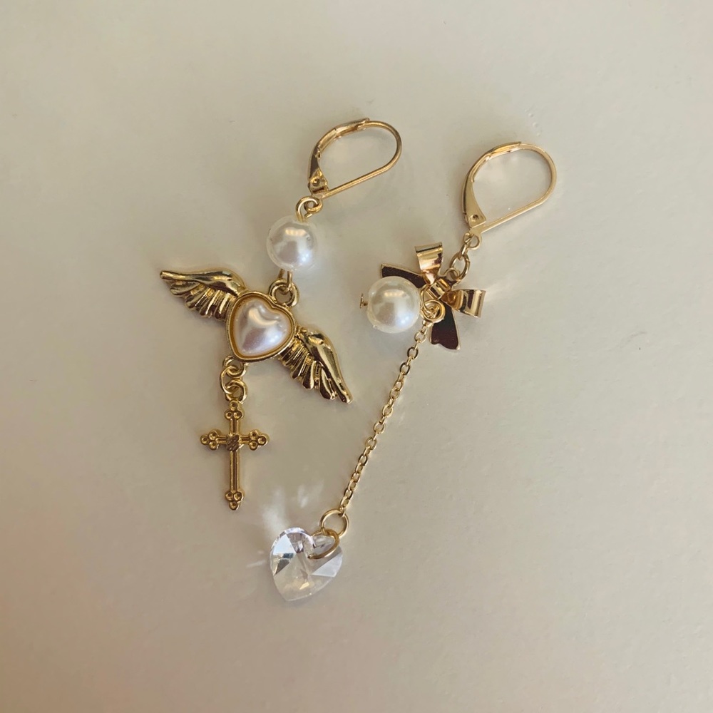 set of new beautiful sailor moon angel earrings!